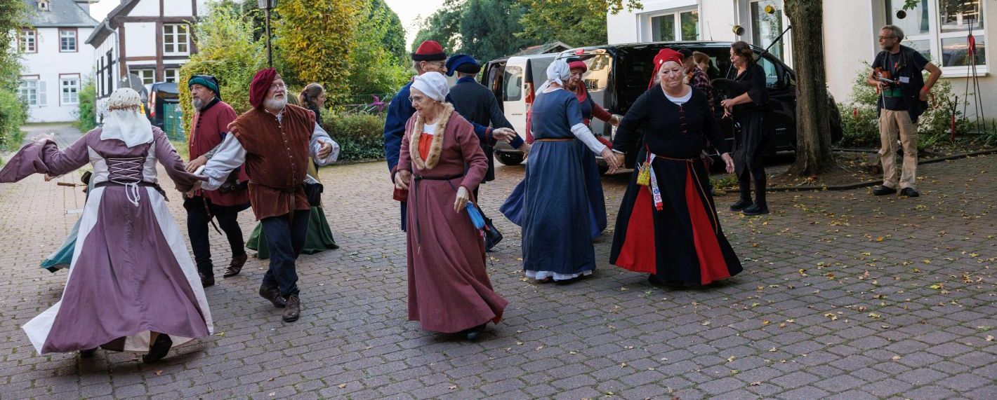 Klicken um die Schaltflächen oben zu zeigen oder zu verbergen