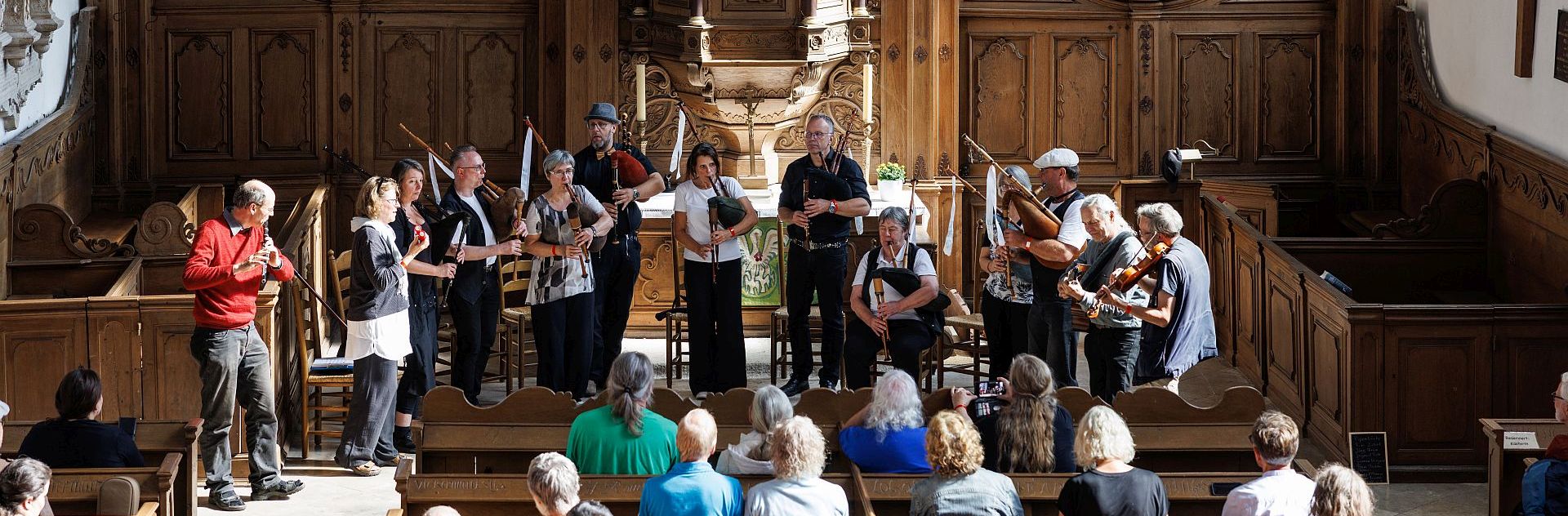 Klicken um die Schaltflächen oben zu zeigen oder zu verbergen