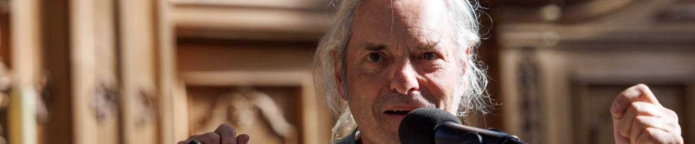 Klicken um die Schaltflächen oben zu zeigen oder zu verbergen