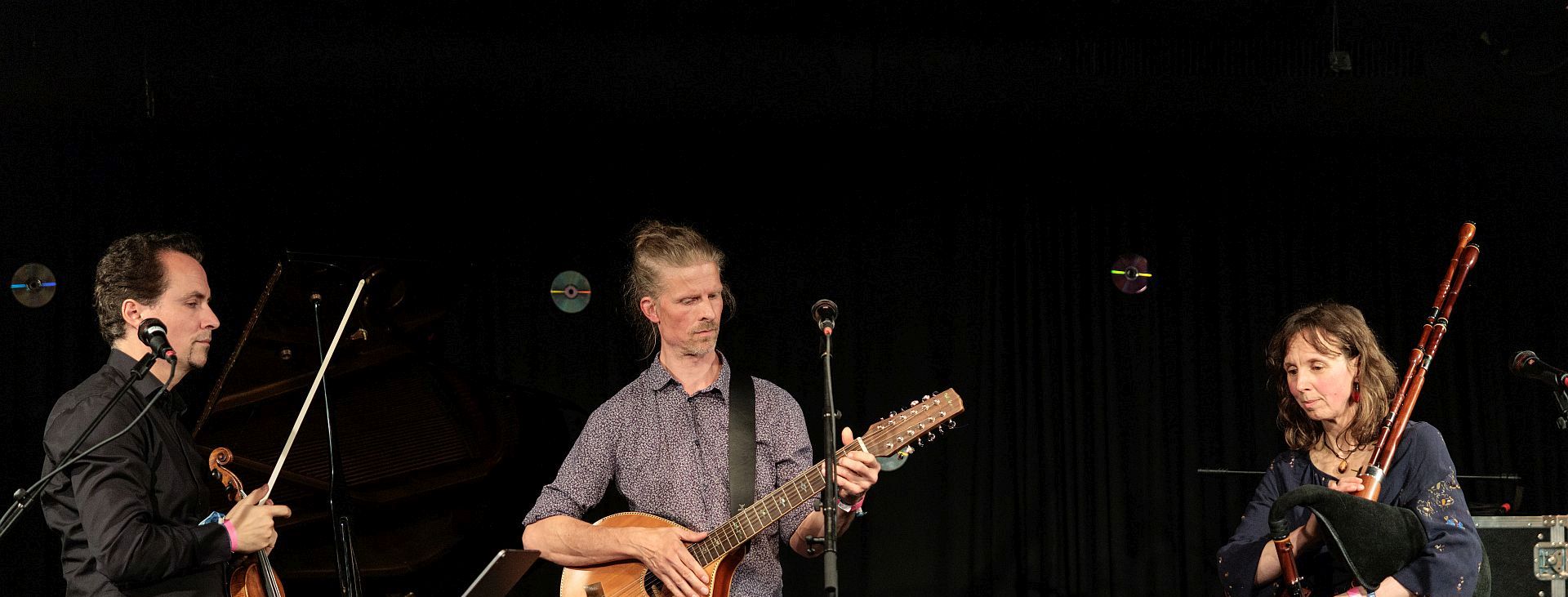 Klicken um die Schaltflächen oben zu zeigen oder zu verbergen