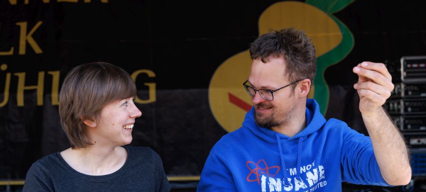 Klicken um die Schaltflächen oben zu zeigen oder zu verbergen